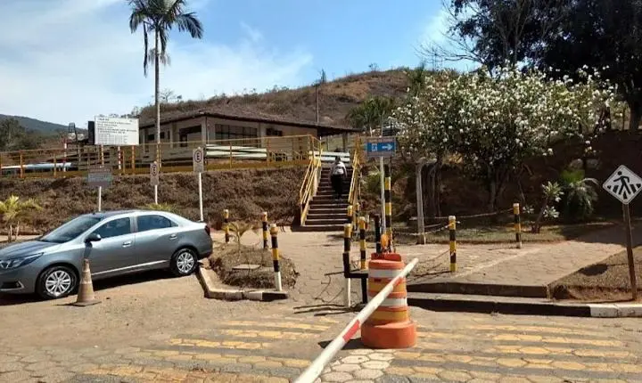 Santa Bárbara: ladrões quebram vidros e levam 32 módulos eletrônicos de caminhões de mineradora