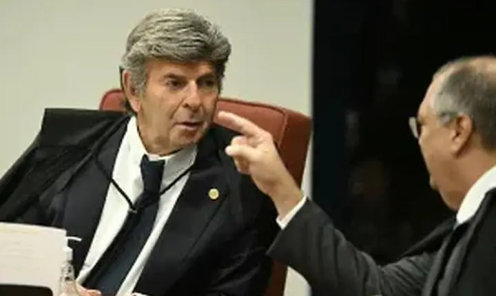 Fux suspende decisão de Dino sobre publicação envolvendo Flávio Bolsonaro