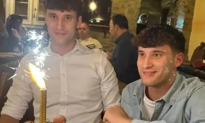 Gêmeos morrem eletrocutados e são encontrados abraçados