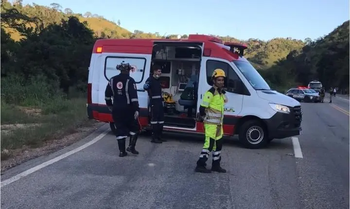 Grave capotamento na MGC-120 mobiliza helicóptero e resgate complexo em Itabira. Veja as fotos 