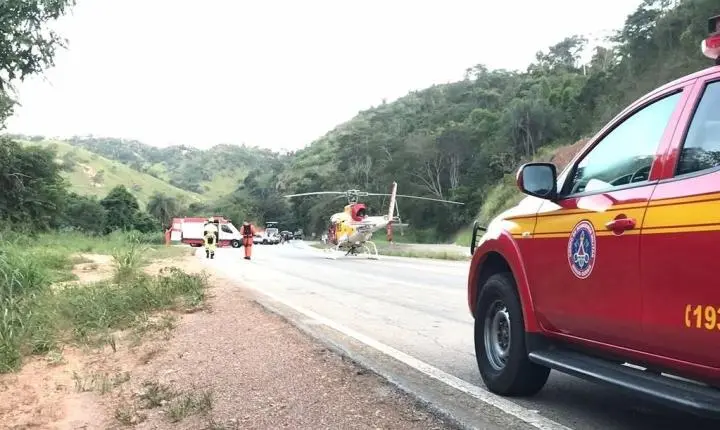 Grave capotamento na MGC-120 mobiliza helicóptero e resgate complexo em Itabira. Veja as fotos 
