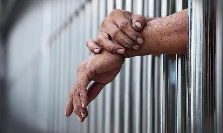 Homem é condenado a mais de 20 anos de prisão por feminicídio após esconder corpo da ex-companheira em tambor