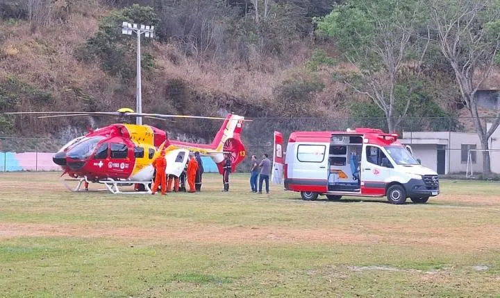 Motociclista ferido em batida com ônibus no João XXIII é transferido de helicóptero para BH