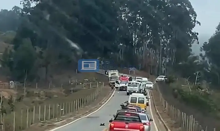 Vídeo - Motociclista morre em colisão com caminhão na MGC-120, entre Guanhães e São João Evangelista
