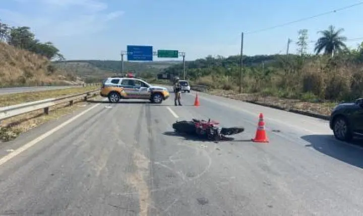 Motociclista de aplicativo é atingido por Saveiro e morre na MG-424, em São José da Lapa; motorista fugiu