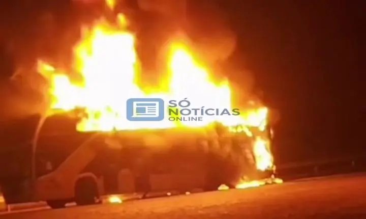 Ônibus da Gontijo pega fogo na BR-381 com 33 pessoas a bordo