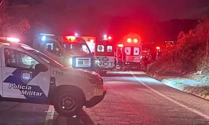 Vídeo - Ônibus de turismo que seguia do ES para Contagem tomba na BR-262 e deixa ao menos três mortos
