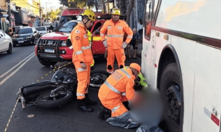 Passageira de moto por aplicativo morre em acidente com ônibus em Belo Horizonte