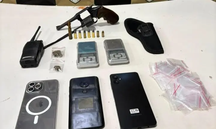 Vídeo - PM encontra munição de fuzil e revólver com suspeitos de roubo em Itabira
