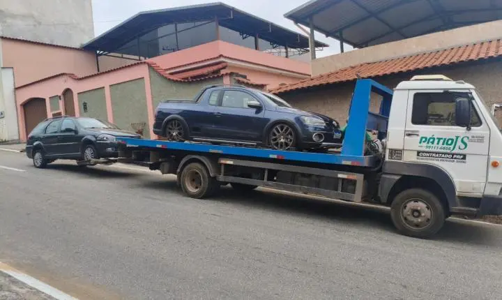 PM fiscaliza 11 veículos na Rua Colômbia e remove dois por irregularidades em João Monlevade