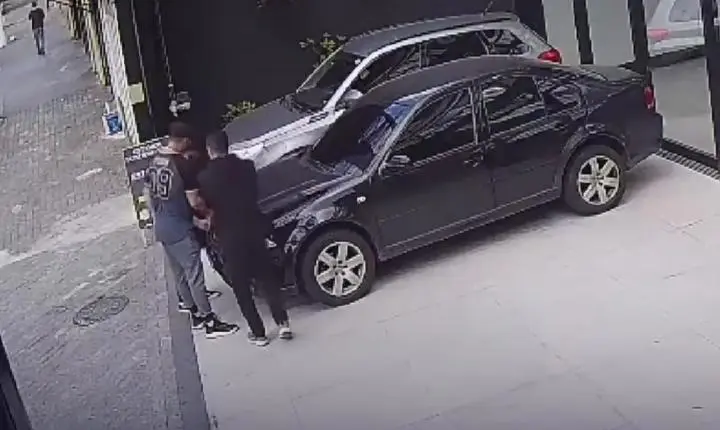 Escrivão da Polícia Civil reage a assalto durante negociação de venda de carro em São Paulo e atira contra dois suspeitos
