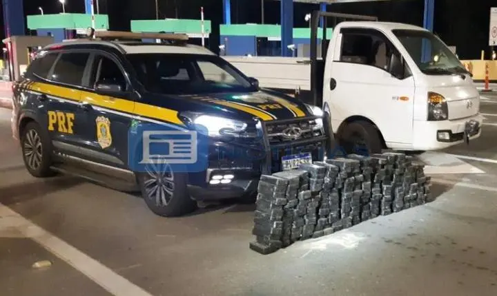 PRF apreende 195 kg de pasta base de cocaína na BR-040, em Barbacena (MG)