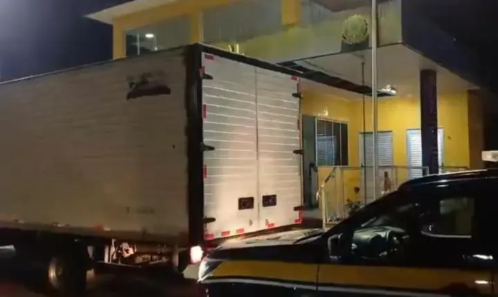 Vídeo - Perseguição na BR-381 termina com caminhão furtado recuperado em João Monlevade