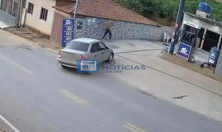 Santana do Manhuaçu: vídeo mostra homem sendo prensado contra muro por carro em posto 
