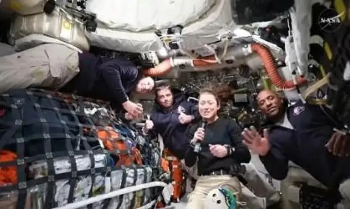 Tripulação da missão Artemis II relata cheiro de queimado em nave da NASA