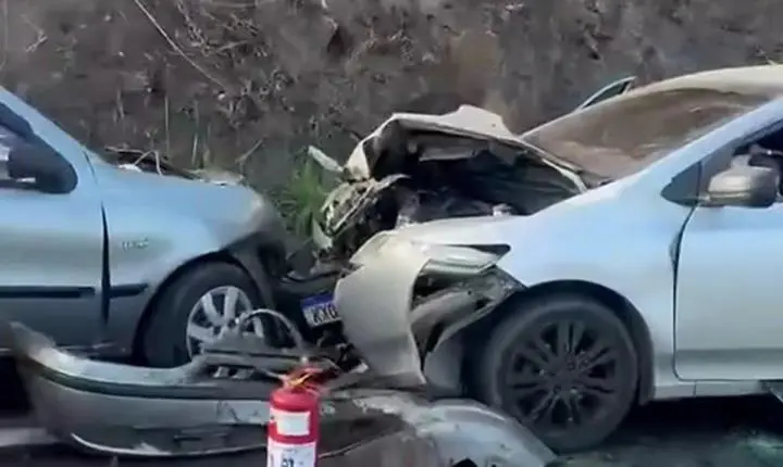 Vídeo - Acidente na BR-381 deixa um morto e interdita rodovia em Santa Luzia