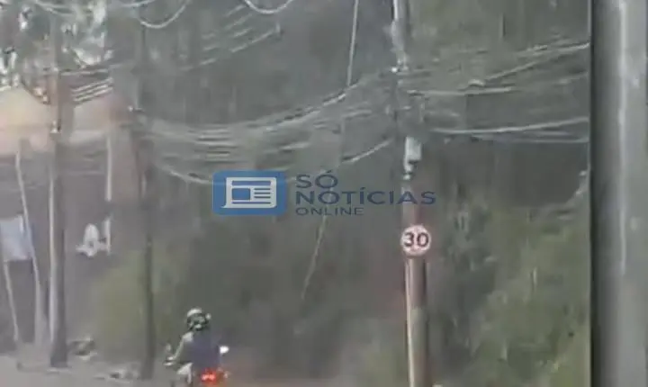 Vídeo - Cabo de alta tensão se rompe e mobiliza Bombeiros no bairro Areão, em Itabira