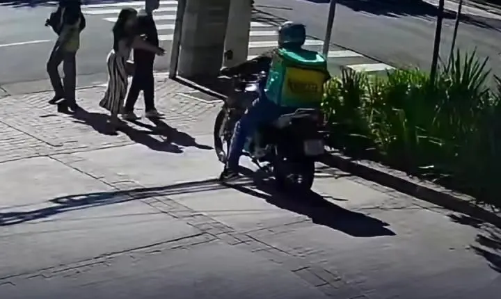 Vídeo - Homem é baleado ao tentar impedir assalto na Avenida Juriti, zona sul de São Paulo