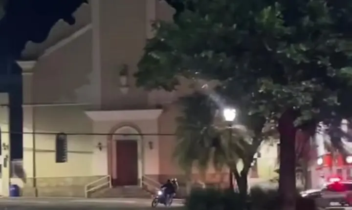 Vídeo: Perseguição e colisão com viatura terminam em prisão no Centro de Carangola (MG)