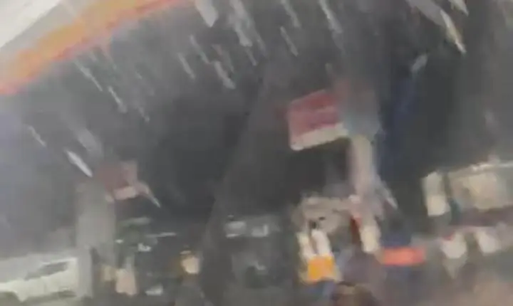 Vídeo - Temporal em Itabira: Chuva derruba teto de posto de combustível e provoca queda de árvores