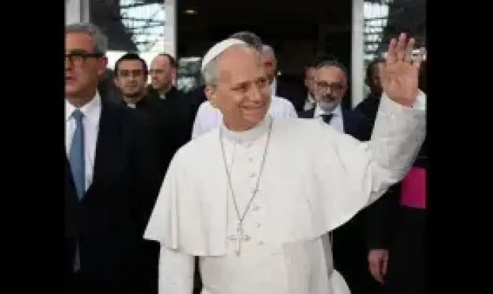 Papa Leão XIV recebe alta 4 dias após cirurgia para tratar câncer no pulmão