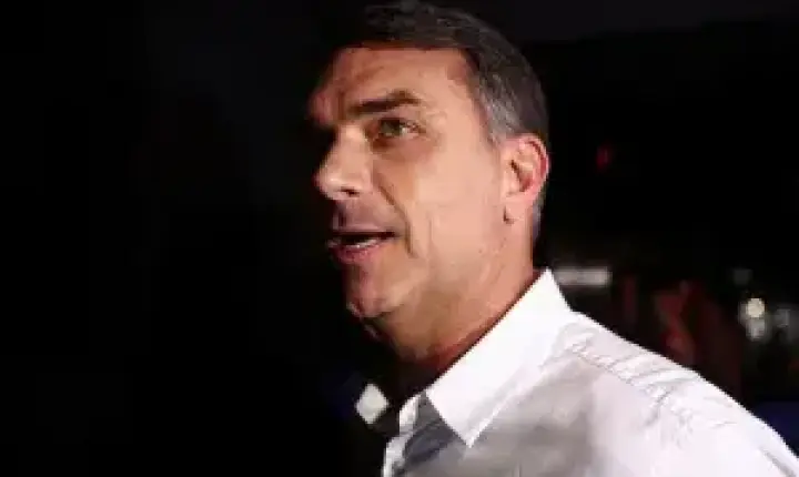 Polícia Federal apura se Flávio deixou o Brasil rumo aos EUA