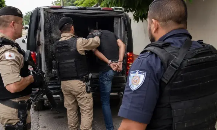 Mandado em aberto: homem de 26 anos é preso no bairro Poção após ação conjunta de duas frentes da PM